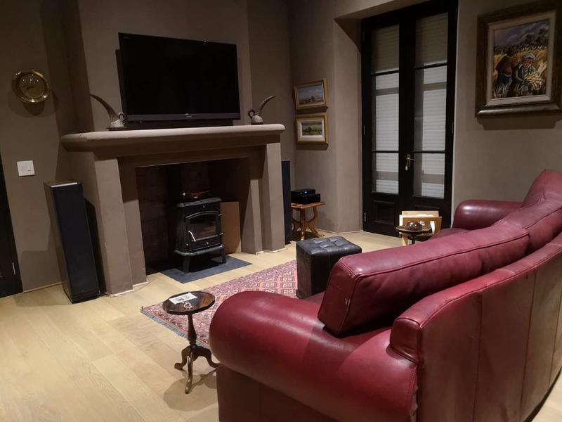 5 Bedroom Property for Sale in Sir Lowrys Pass Village Western Cape